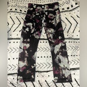 Lululemon size 6 crops in like new condition